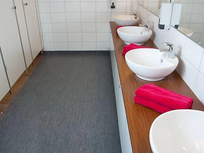 坦佩雷梦想旅舍 *